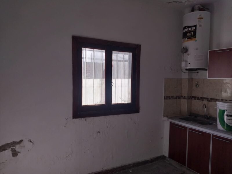 Casa con tres dormitorios en Berazategui, cerca Municipalidad
