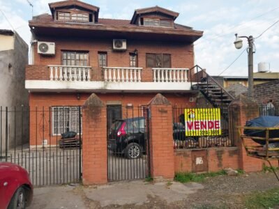 Amplia vivienda de tres niveles en Florencio Varela