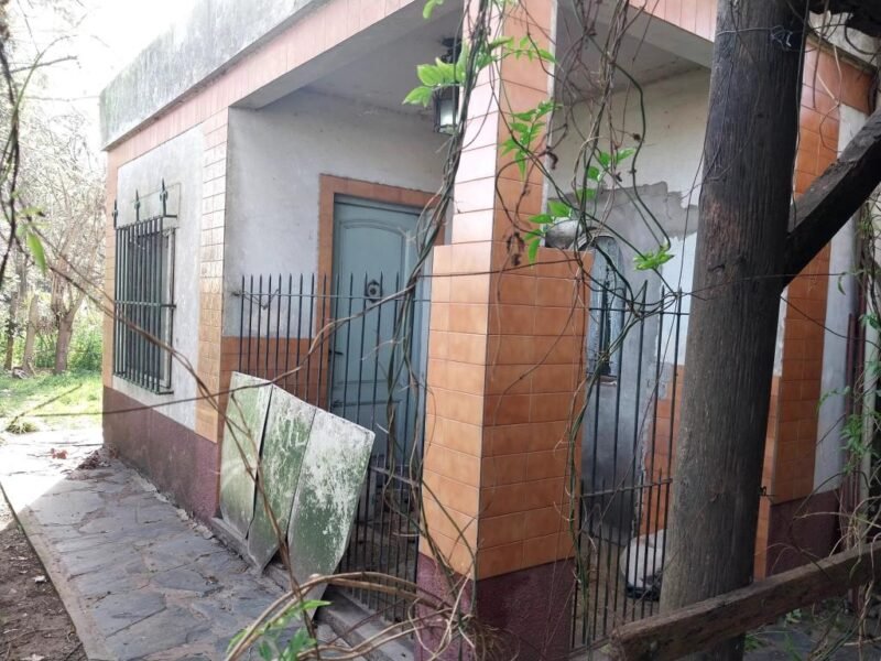 Casaquinta sobre avenida en Ingeniero Allan, Varela