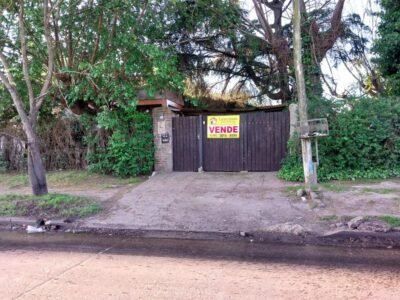 Casaquinta sobre avenida en Ingeniero Allan, Varela
