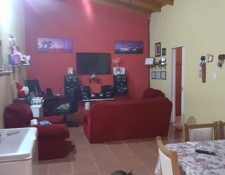 Excelente vivienda sobre avenida en Ingeniero Allan, Varela