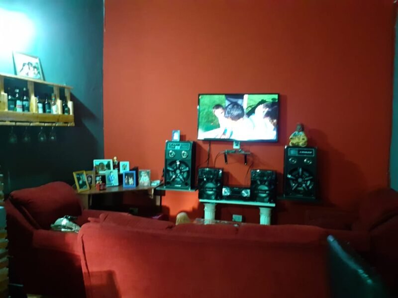 Excelente vivienda sobre avenida en Ingeniero Allan, Varela