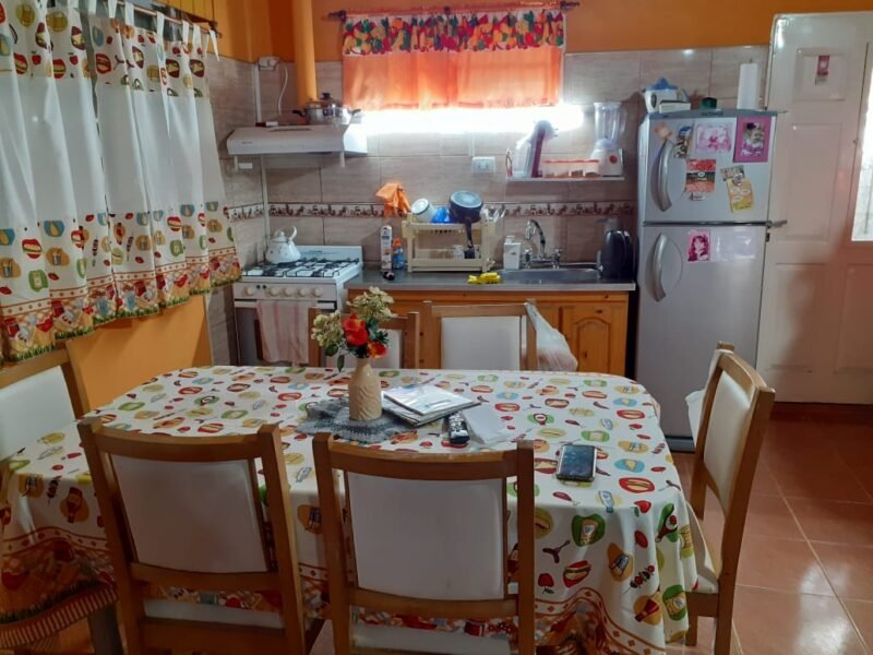 Excelente vivienda sobre avenida en Ingeniero Allan, Varela