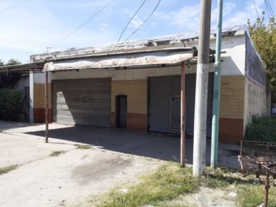 Amplio local sobre avenida en Berazategui