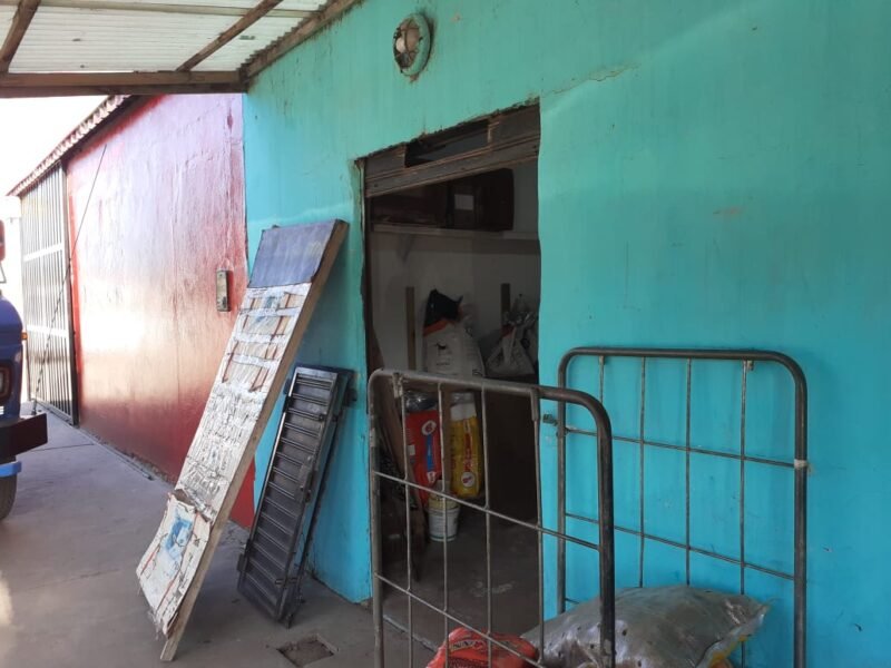 Dos locales comerciales con 2 viviendas Ingeniero Allan, Varela