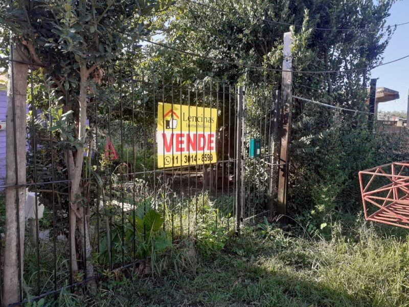 Terreno con casita precaria, zona céntrica de Ing. Allan, Varela
