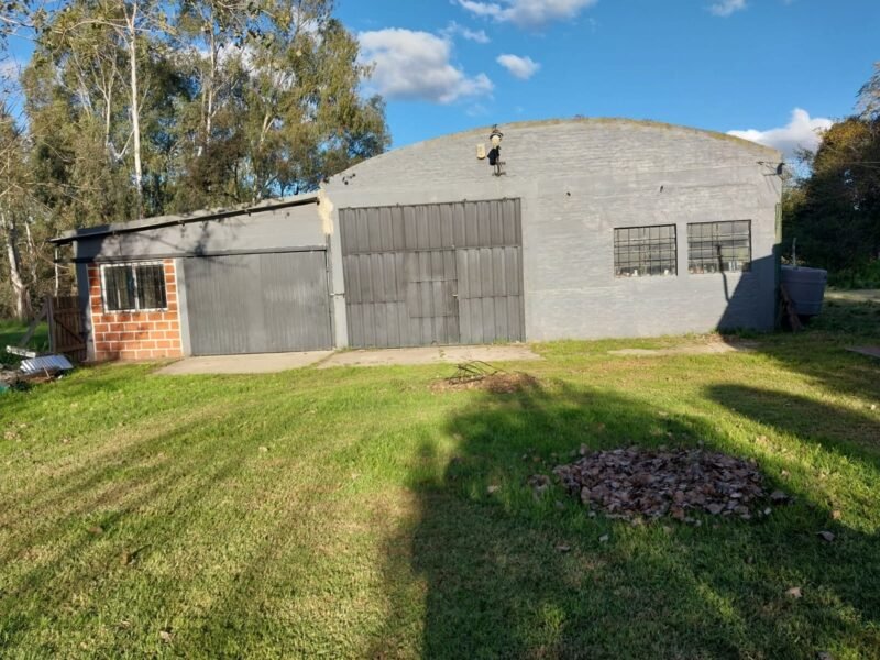 Casaquinta sobre 27.500 m2 en Ingeniero Allan, Varela