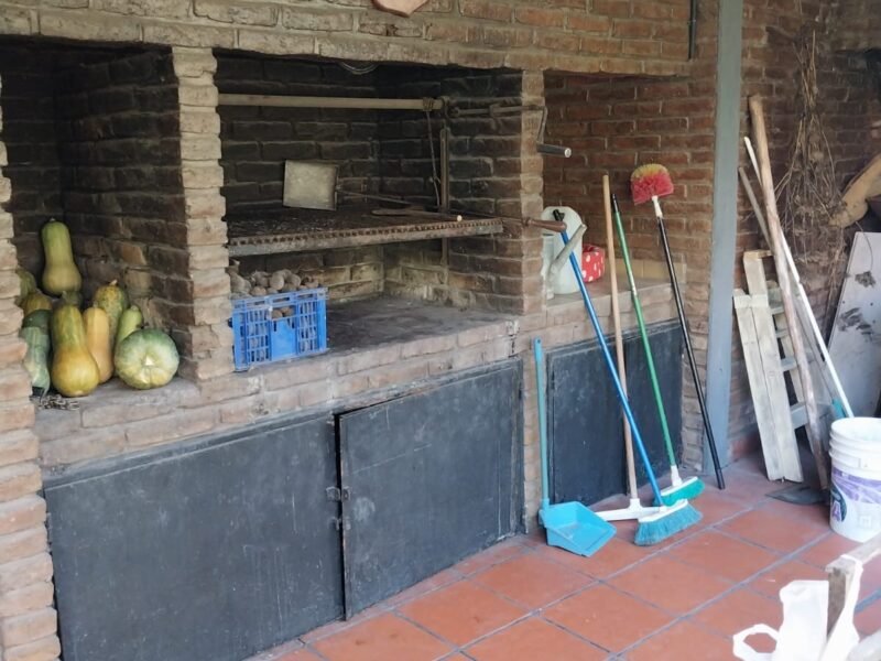 Casaquinta sobre 27.500 m2 en Ingeniero Allan, Varela