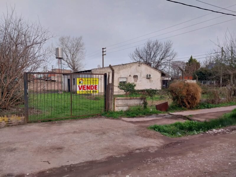 Amplia vivienda sobre tres terrenos en Ingeniero Allan, Varela