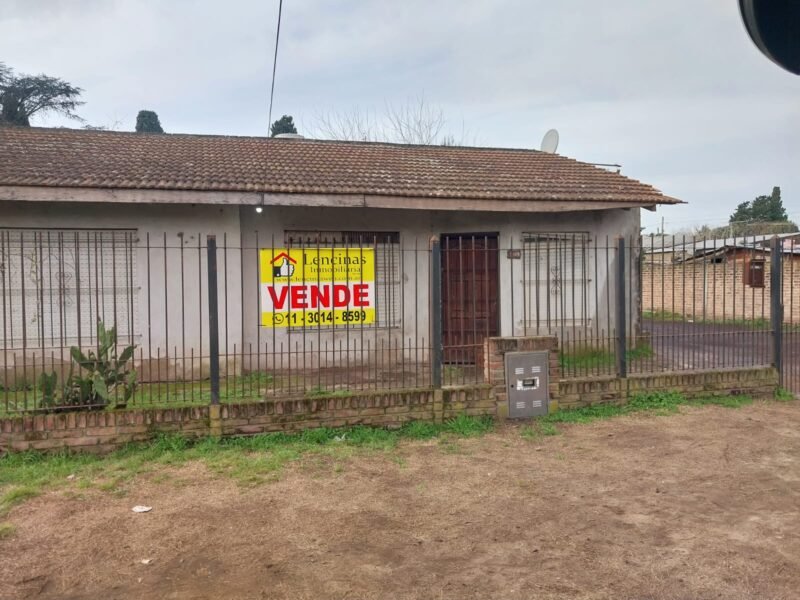 Amplia vivienda sobre tres terrenos en Ingeniero Allan, Varela