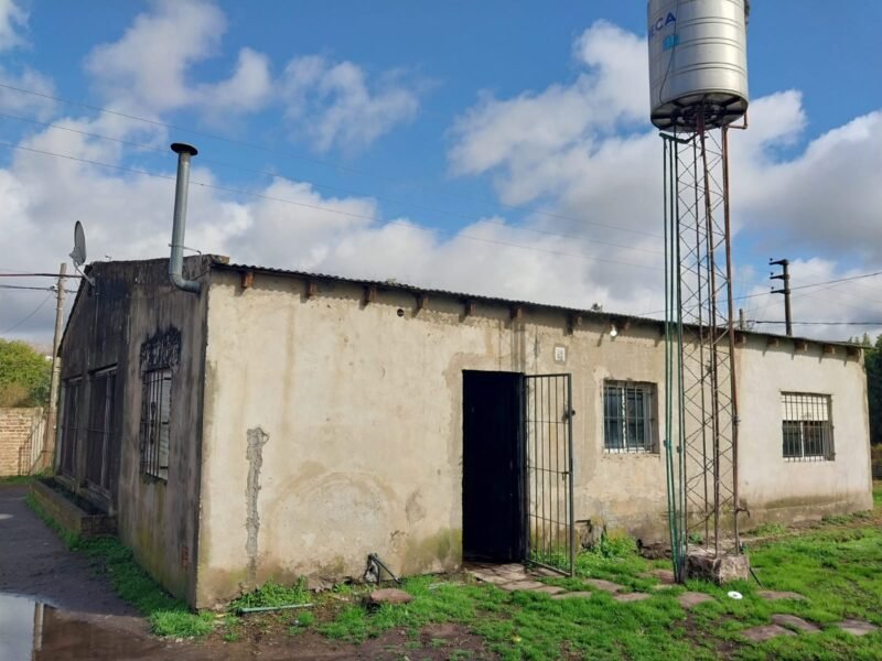 Amplia vivienda sobre tres terrenos en Ingeniero Allan, Varela