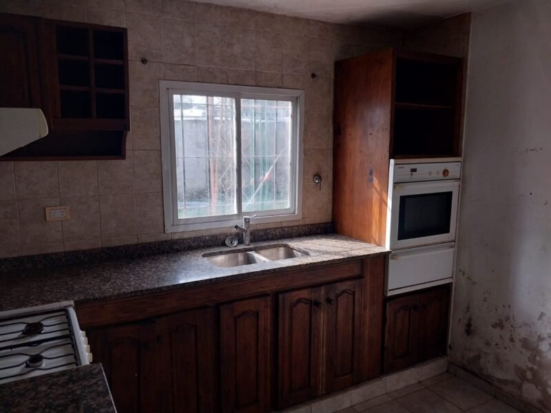 Amplia vivienda sobre tres terrenos en Ingeniero Allan, Varela