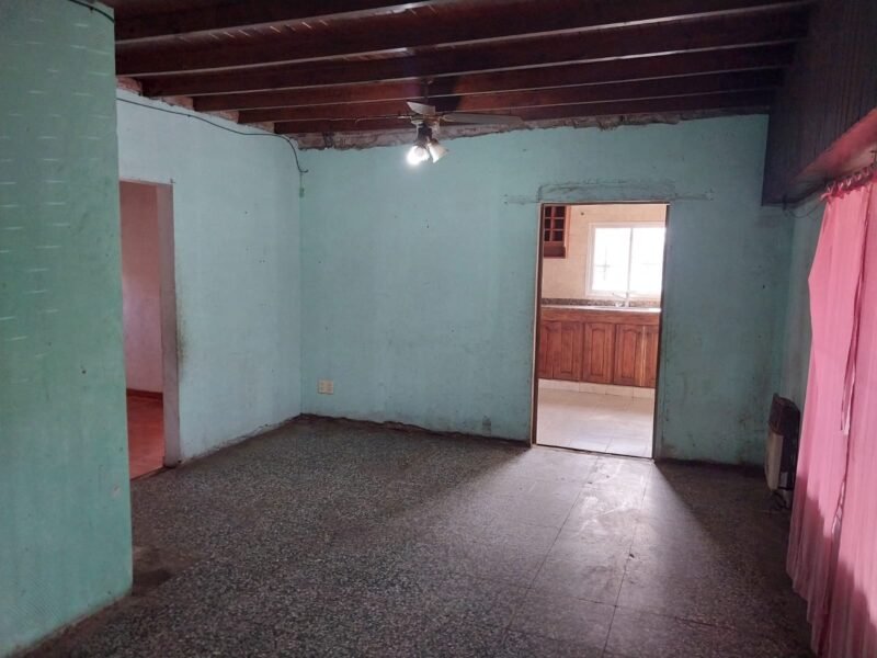 Amplia vivienda sobre tres terrenos en Ingeniero Allan, Varela