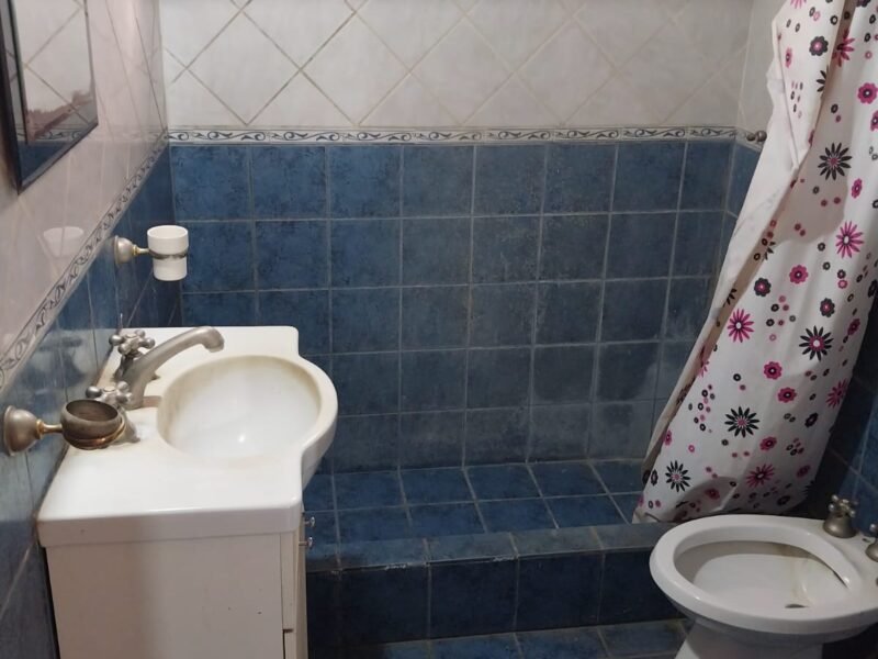 Amplia vivienda sobre tres terrenos en Ingeniero Allan, Varela