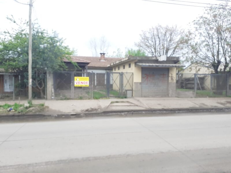 Dos viviendas y local comercial sobre avenida, Ingeniero Allan, Varela