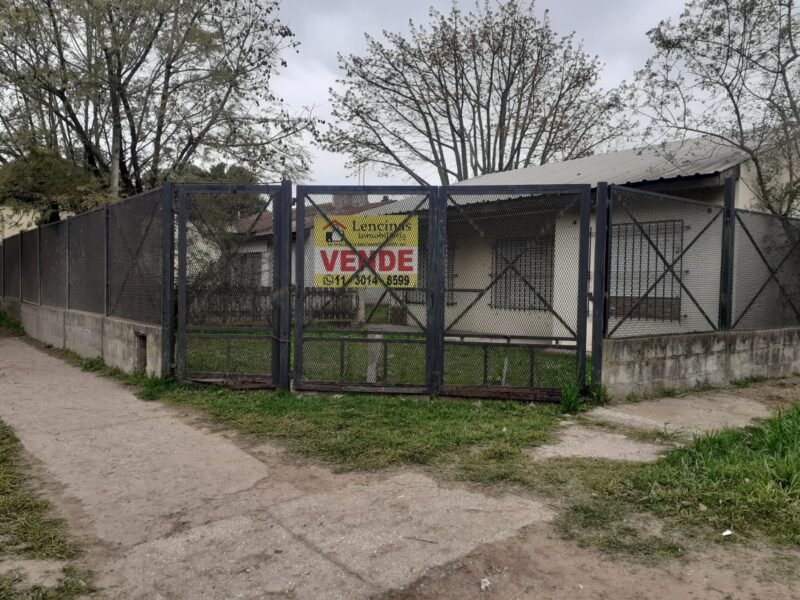 Dos viviendas y local comercial sobre avenida, Ingeniero Allan, Varela