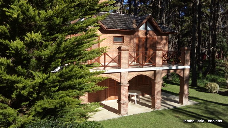 Seis cabañas, chalet y casa de caseros en Costa del Este, partido de La Costa, excelente rentabilidad