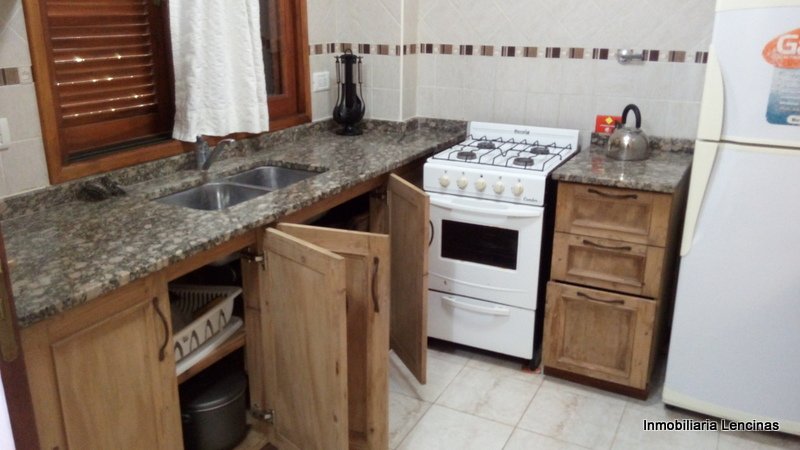 Seis cabañas, chalet y casa de caseros en Costa del Este, partido de La Costa, excelente rentabilidad