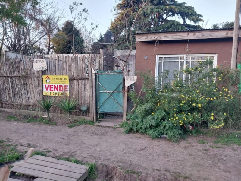 Casa cerca plaza principal de Ingeniero Allan, Varela