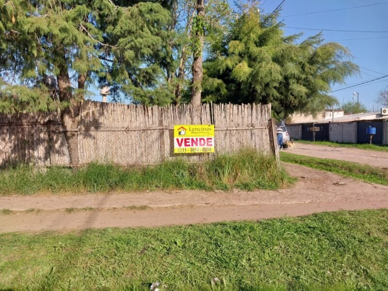 Casa cerca plaza principal de Ingeniero Allan, Varela