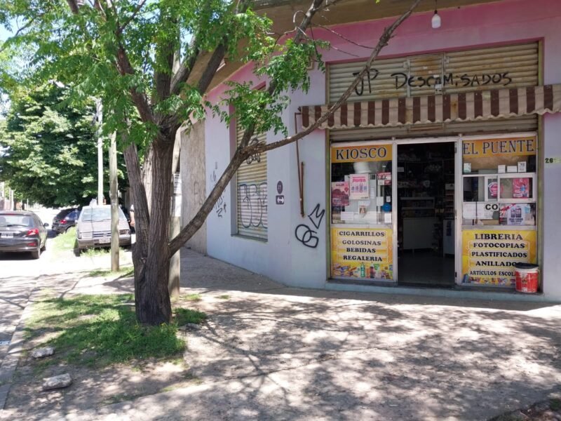 Tres locales comerciales