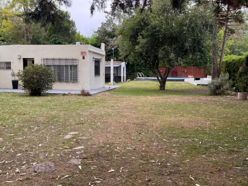 Casaquinta con pileta en El Pato, Berazategui, apta crédito hipotecario