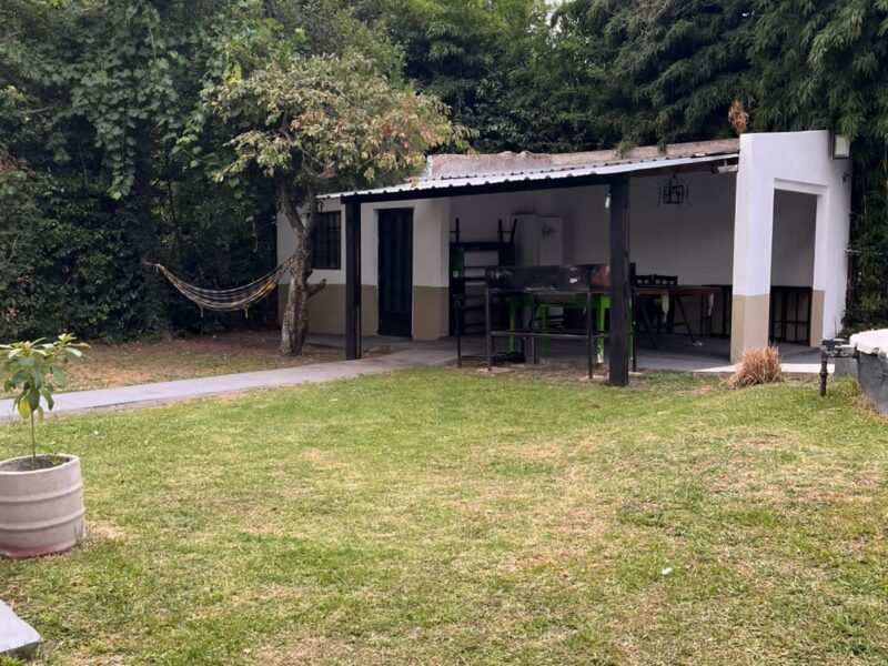 Casaquinta con pileta en El Pato, Berazategui, apta crédito hipotecario