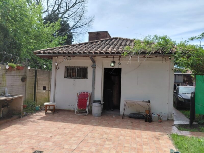 Chalet y departamento en Ranelagh centro, Berazategui. Apto crédito hipotecario.-